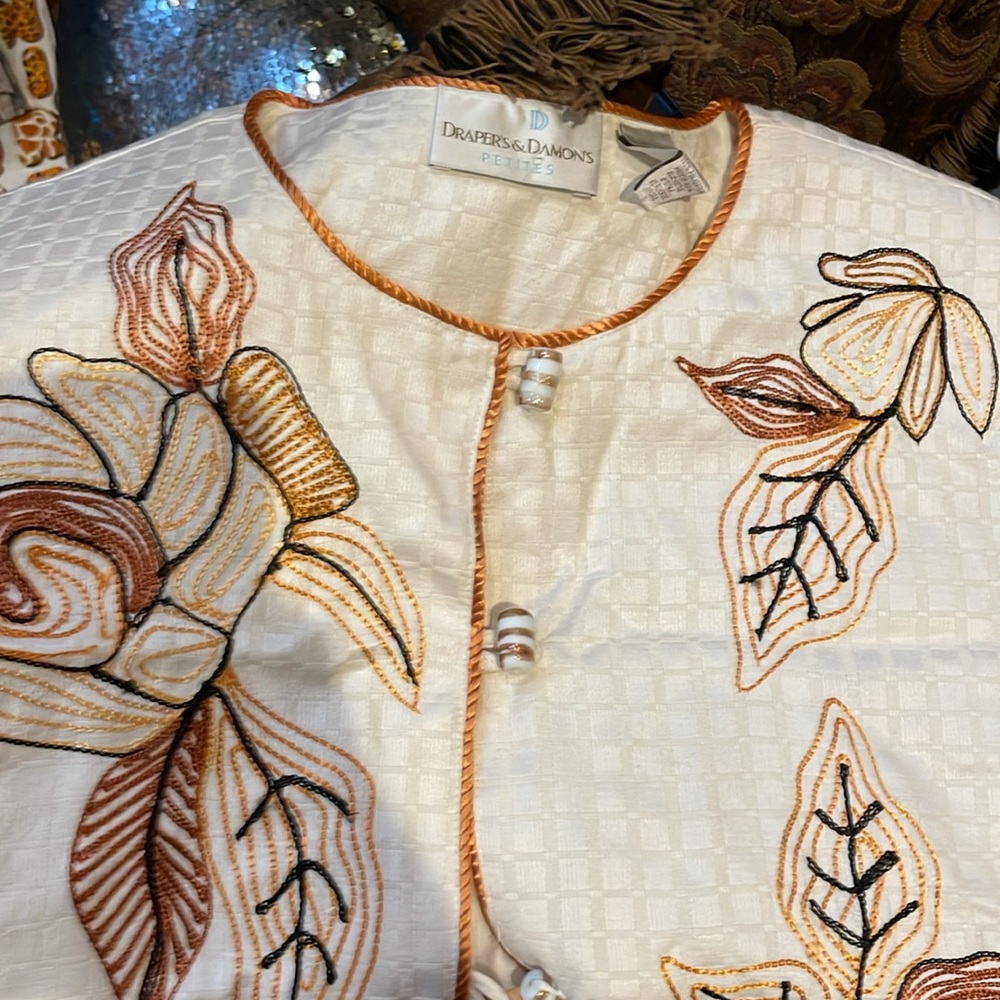 Dealers And Damon’s Cream Floral Embroidered Jacket View 6
